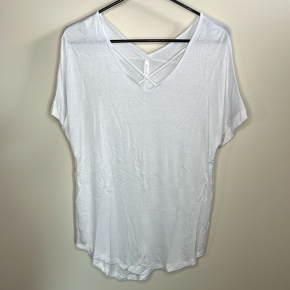 ACTIVE USA CASUAL WHITE SHORT SLEEVED VNECK TSHIRT Small - Picture 1 of 7